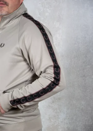 Fred Perry j5557 u84 warm grey/brick