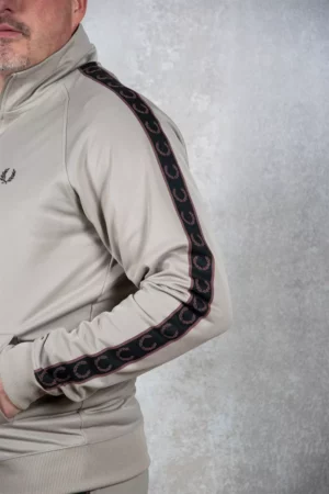 Fred Perry j5557 u84 warm grey/brick