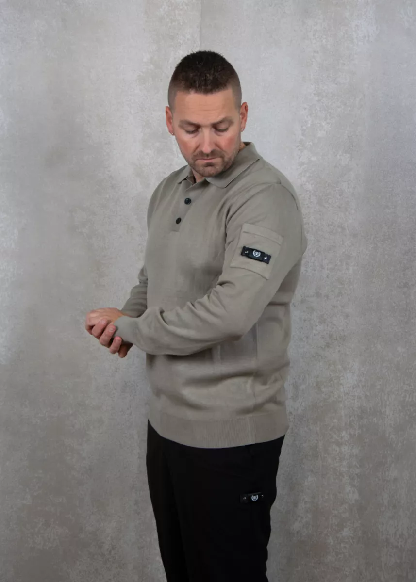 Quotrell couteux knitted button up olive