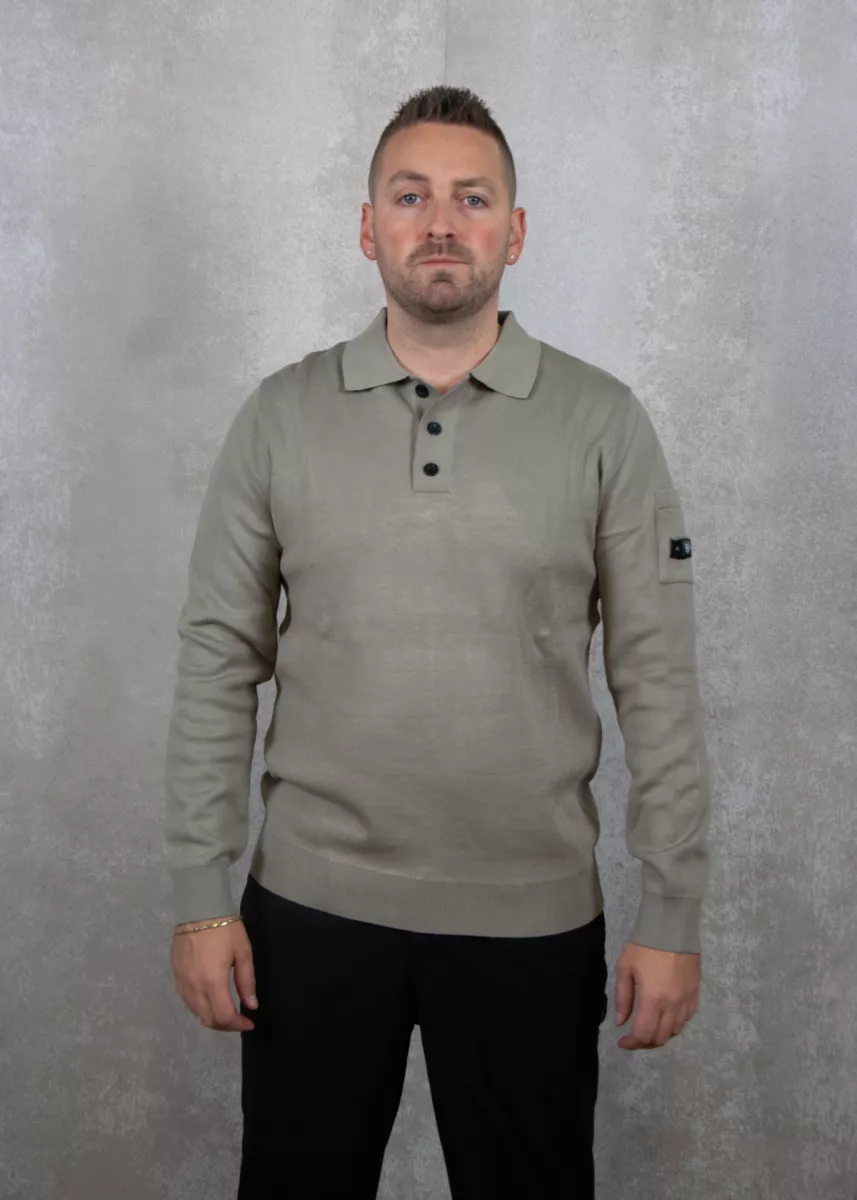 Quotrell couteux knitted button up olive