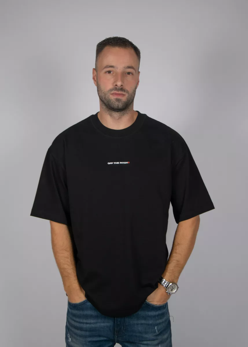 OFF THE PITCH fragile world loose fit tee 998 black