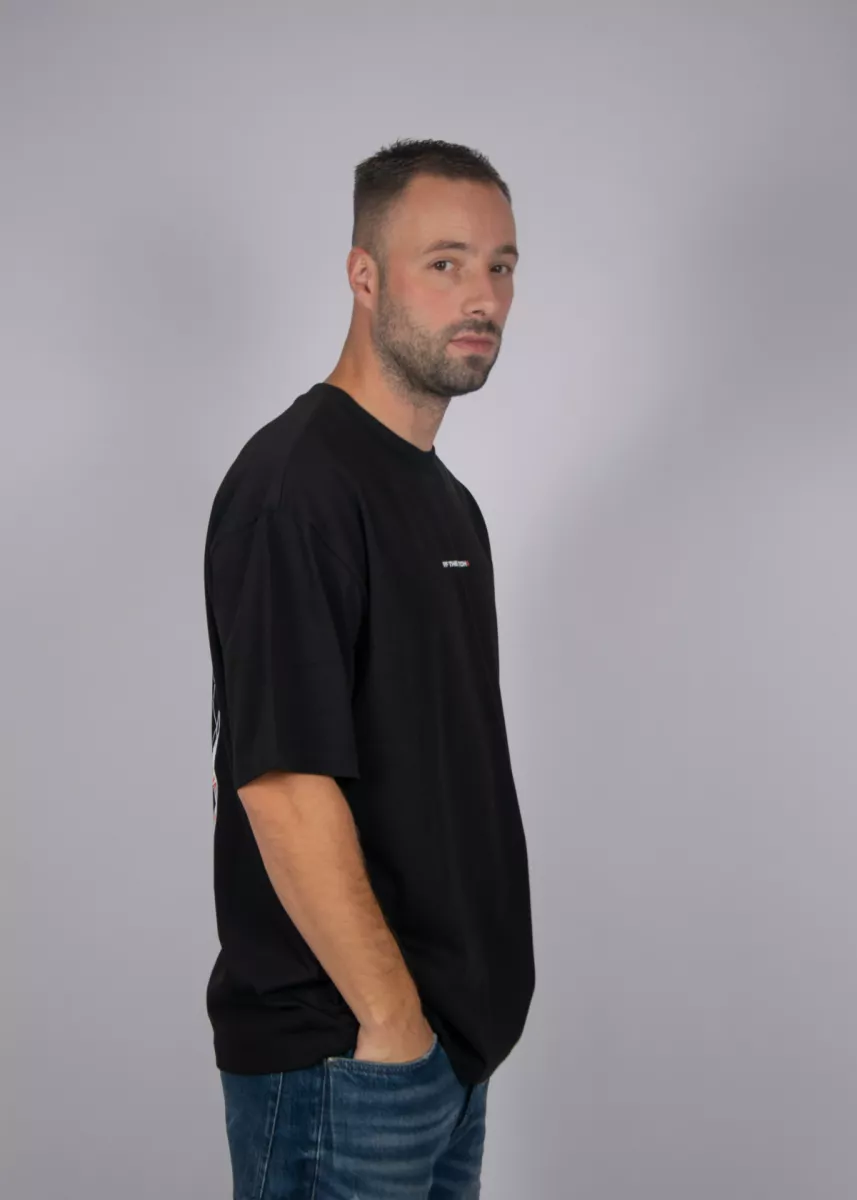 OFF THE PITCH fragile world loose fit tee 998 black