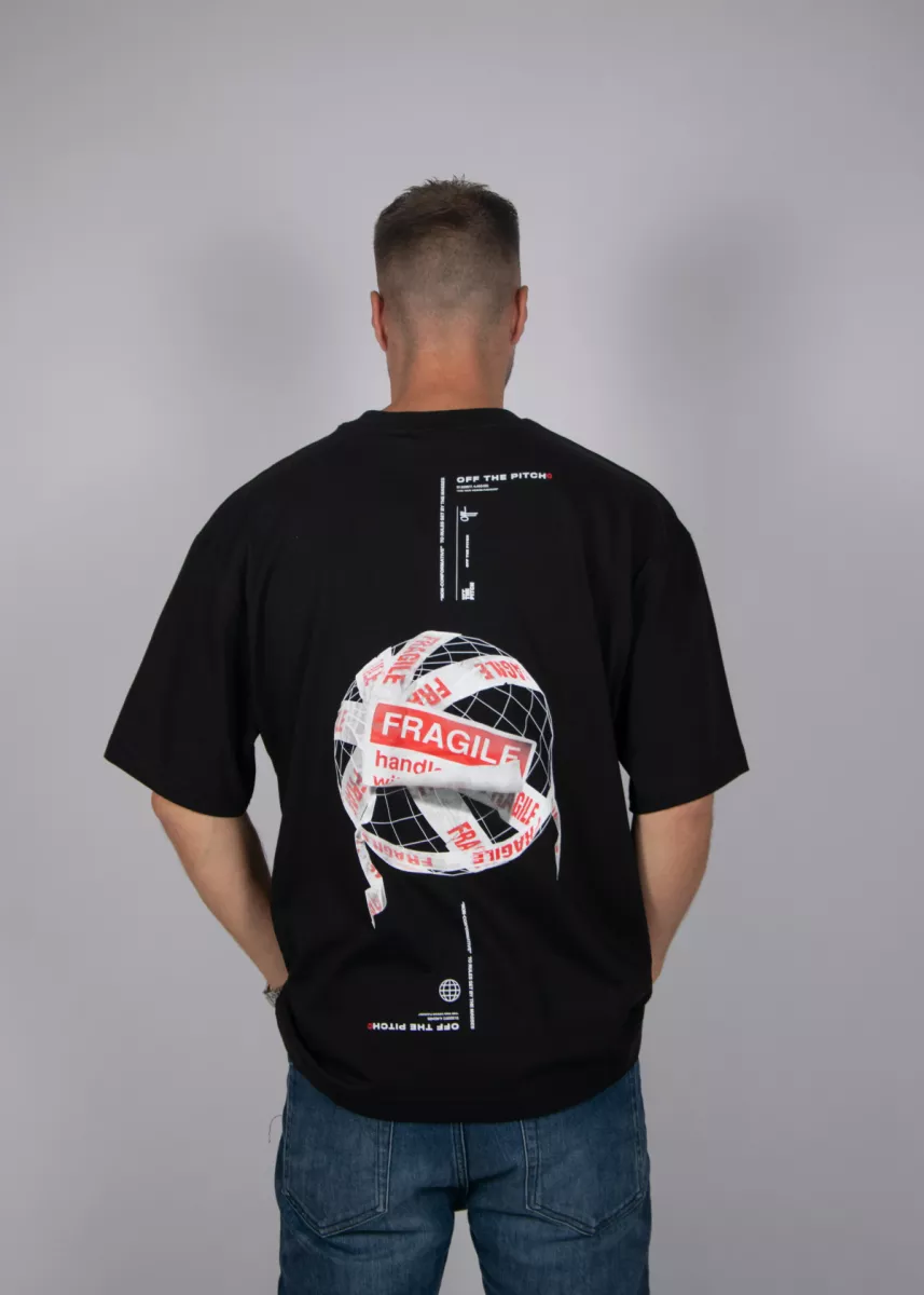 OFF THE PITCH fragile world loose fit tee 998 black
