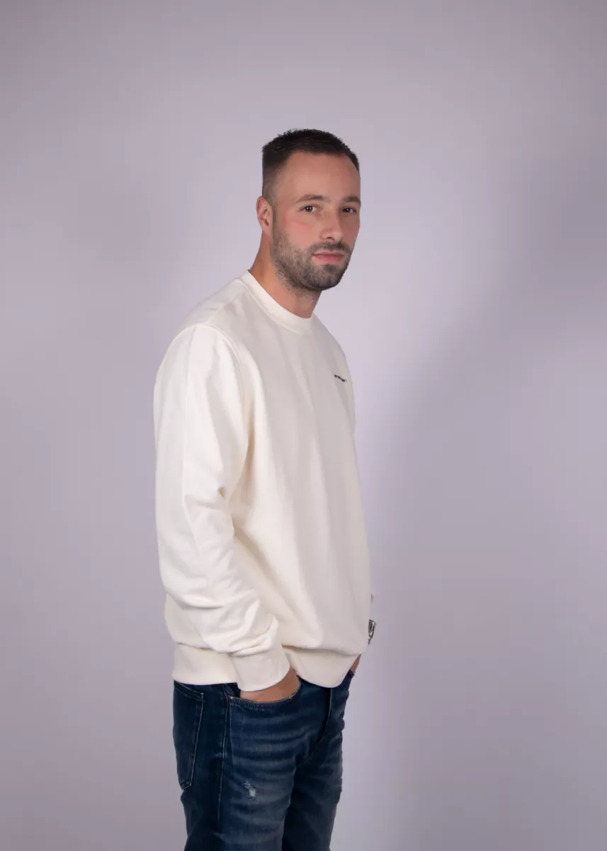 OFF THE PITCH world crewneck 102 off white