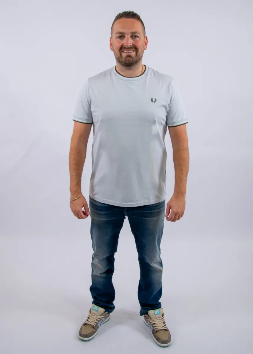 Fred Perry m1588v 80b dusky blue/ecru/laurel