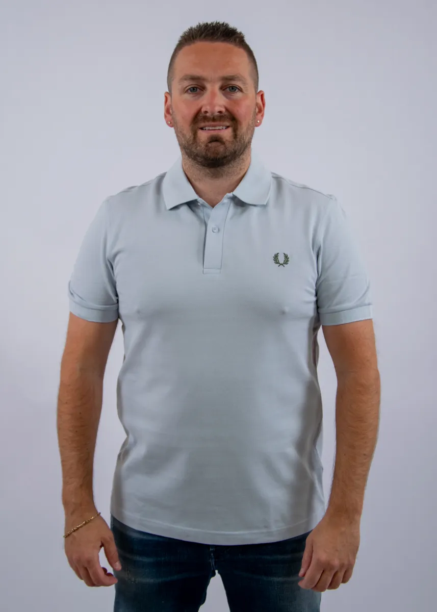 Fred Perry m6000 08c dusty blue/laurel wreath green