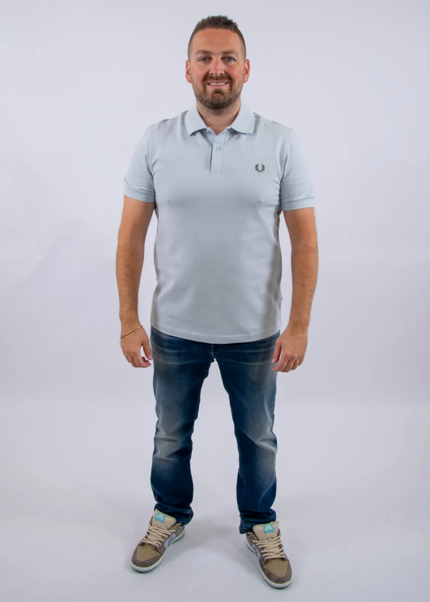 Fred Perry m6000 08c dusty blue/laurel wreath green